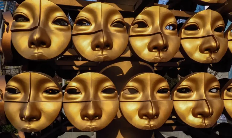 Winners Face sculpture by Yi Chul Hee, Seoul, Korea